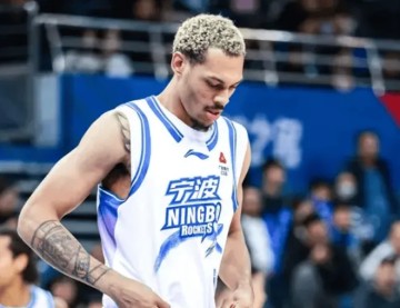 贝兹利全场出战55秒，正向数据全部挂零、正负值-9