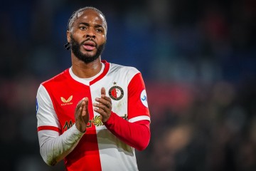 开云在线-前费耶诺德主帅：费耶诺德应与斯特林解约，这种状态最好直接退役